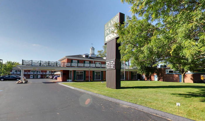Lamp Post Motel (University Inn) - 2014 Street View (newer photo)